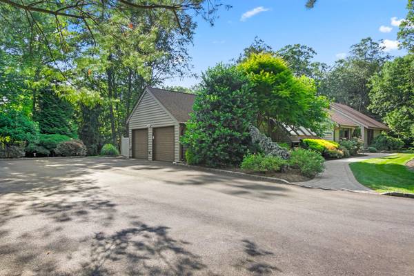 Setauket, NY 11733,3 Silver Beech CT