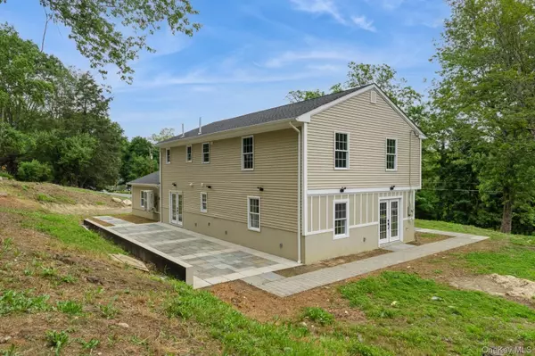 Carmel, NY 10512,24 Sol DR