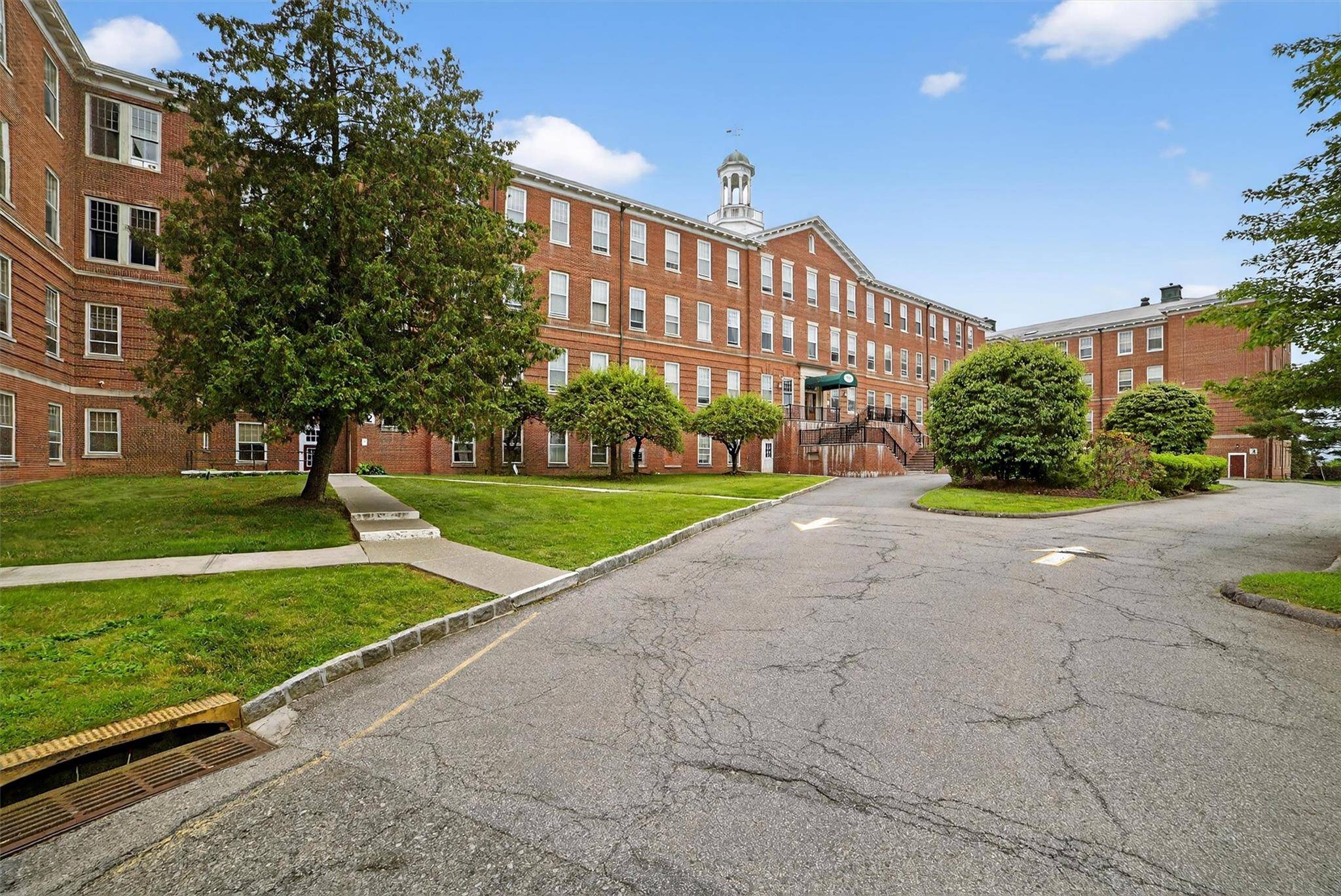 Peekskill, NY 10566,3309 Villa At The woods
