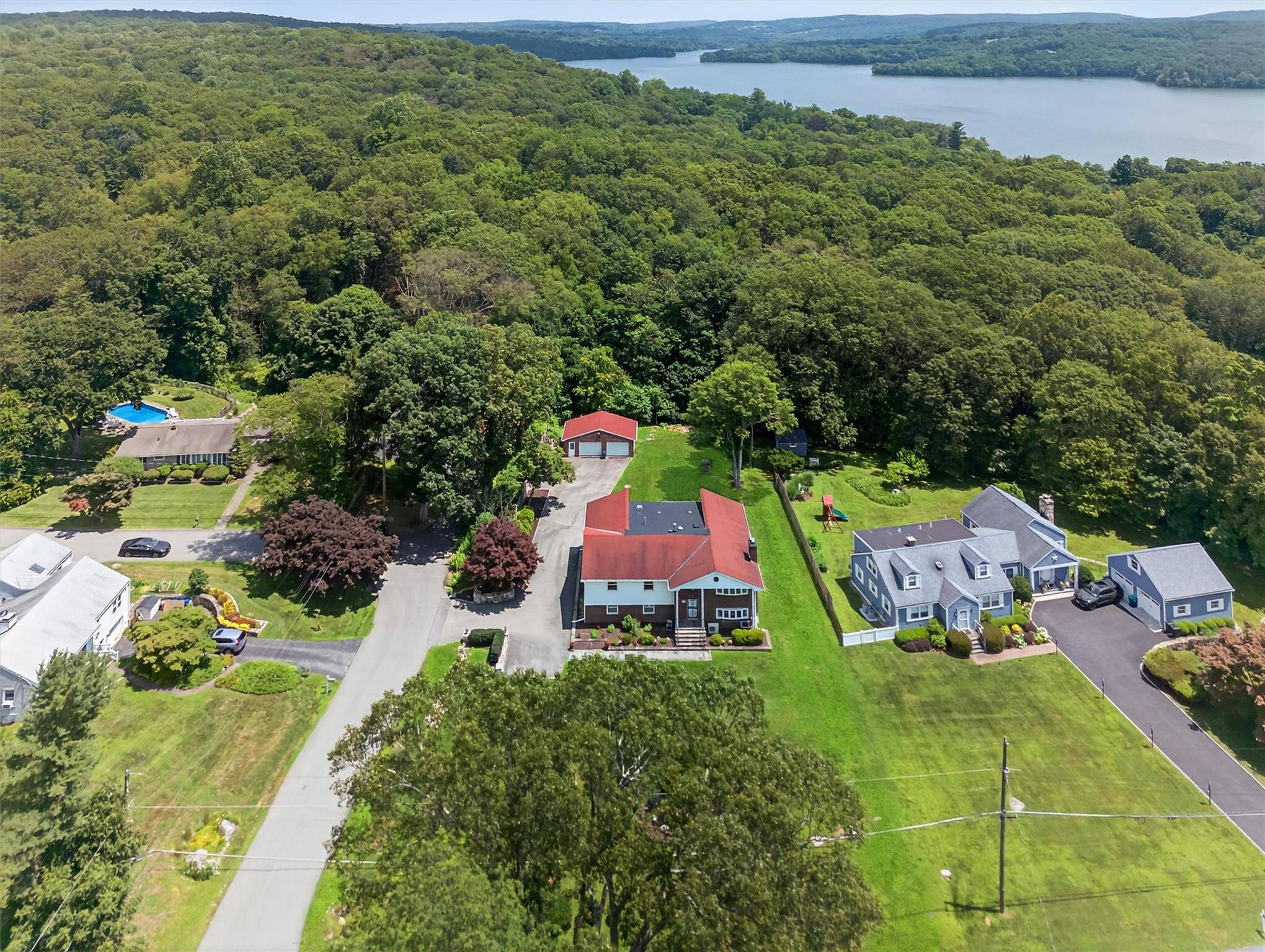 North Salem, NY 10560,49 Oakridge RD