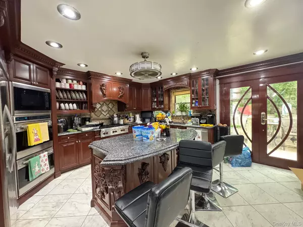 Astoria, NY 11105,20-44 26 ST