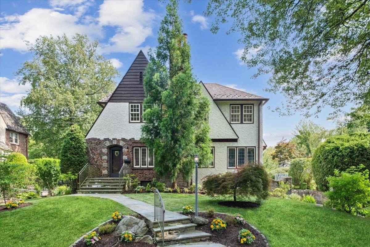 184 Bon Air AVE, New Rochelle, NY 10804