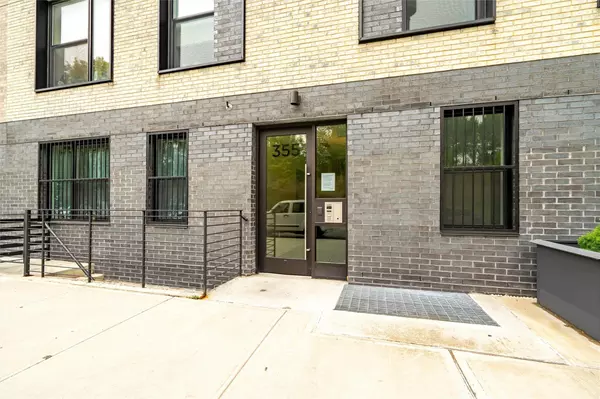 Bronx, NY 10473,355 Bronx River AVE #3B