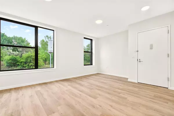 Bronx, NY 10473,355 Bronx River AVE #4B