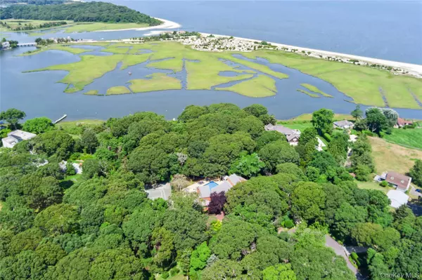 61 Hidden Cove CT, Southampton, NY 11968