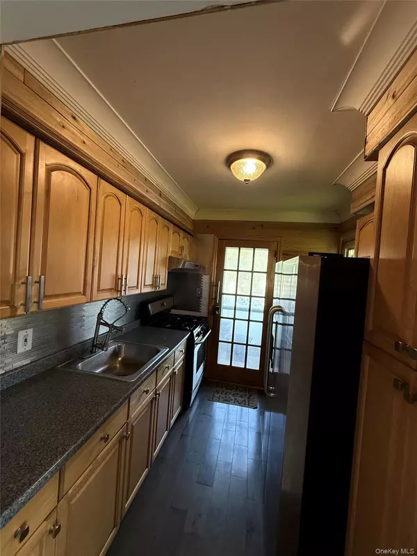 Brentwood, NY 11717,176 Floyd ST