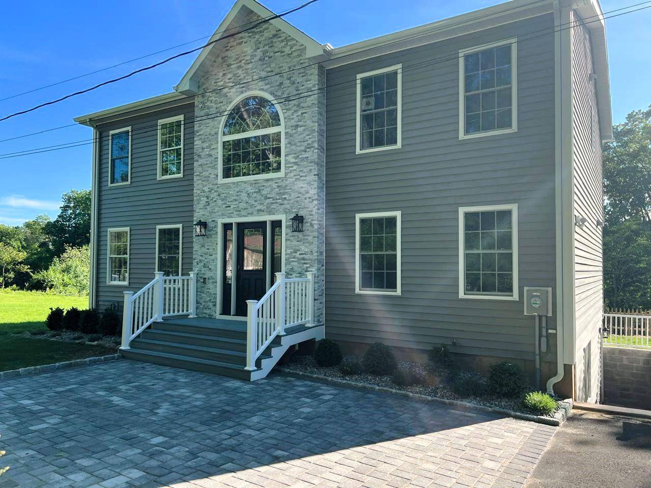 377 Jeffrey PL, Valley Cottage, NY 10989