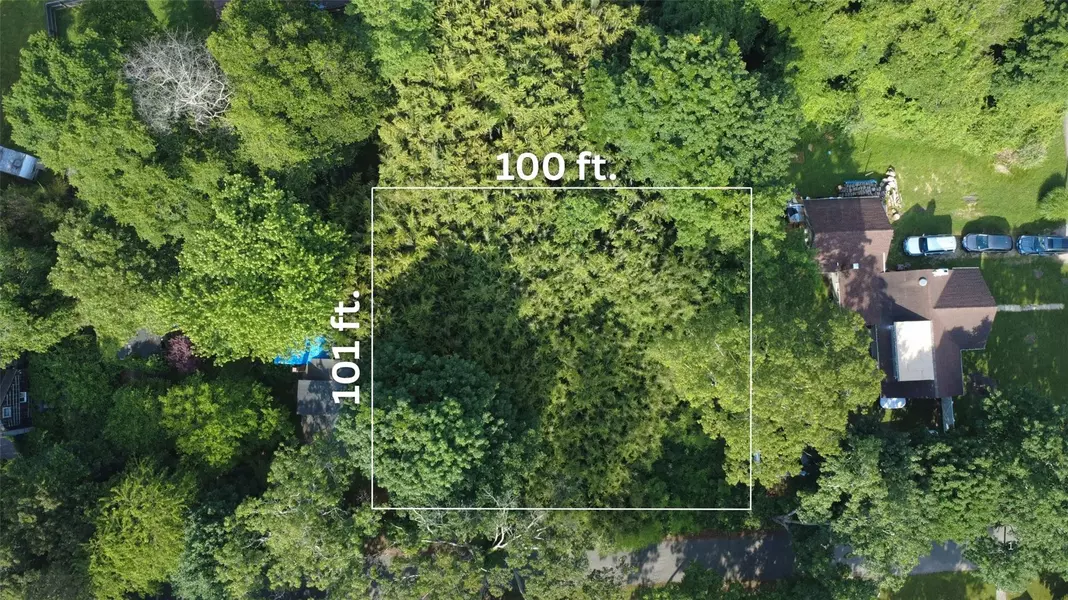 Montauk DR, Mastic Beach, NY 11951