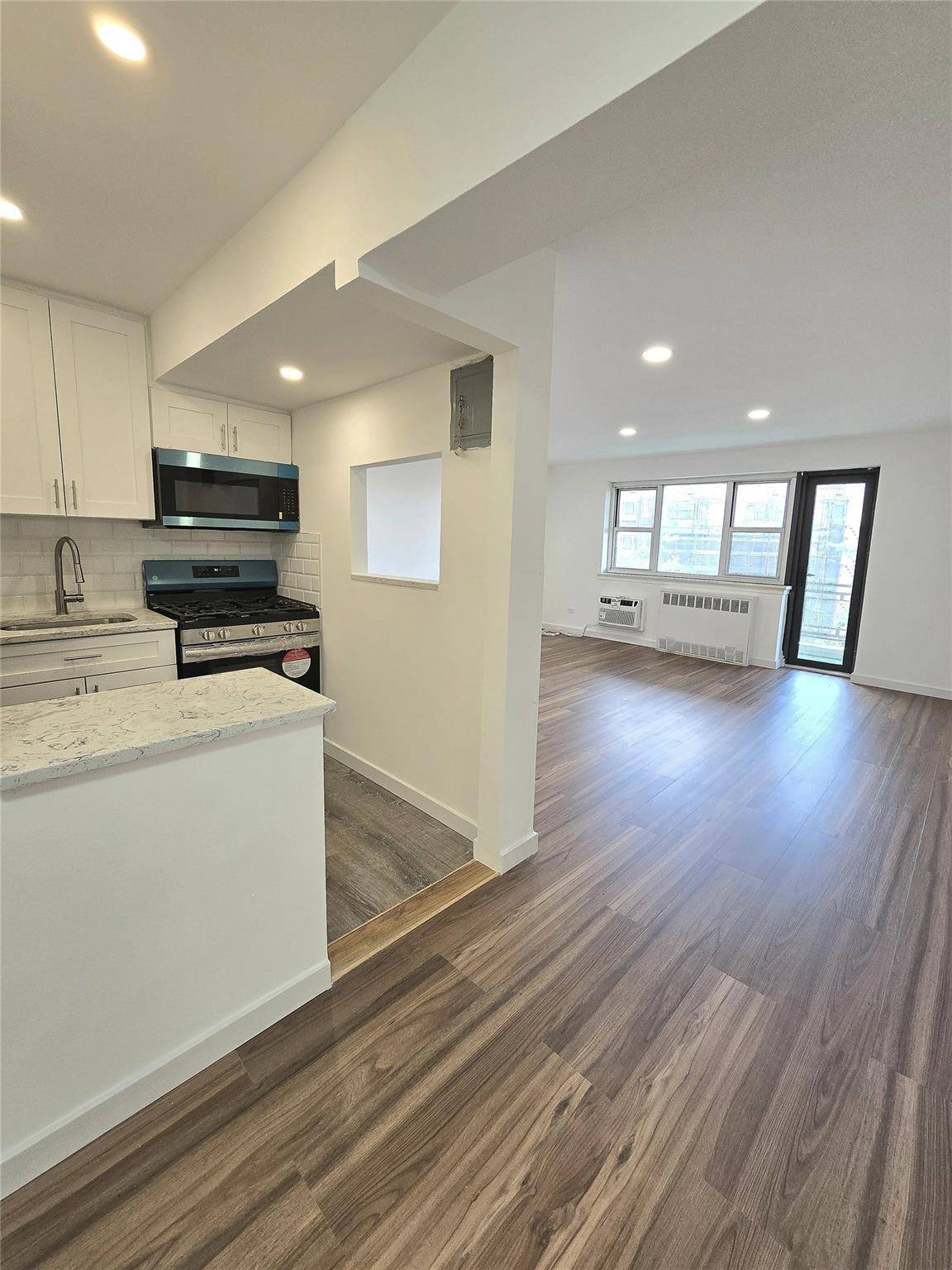 Howard Beach, NY 11414,89-40 151st Ave #5F