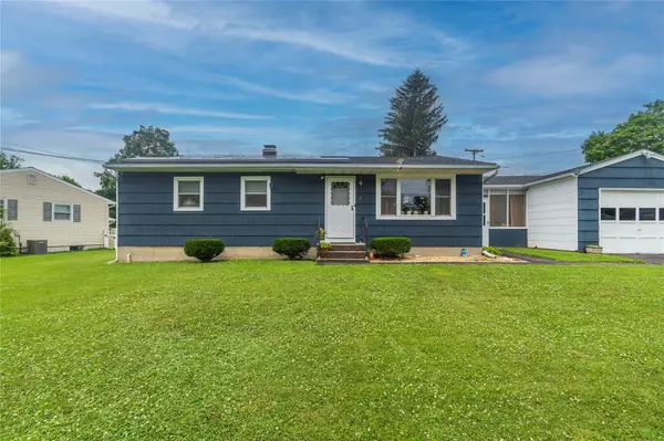 2 Flamingo DR, Poughkeepsie, NY 12601