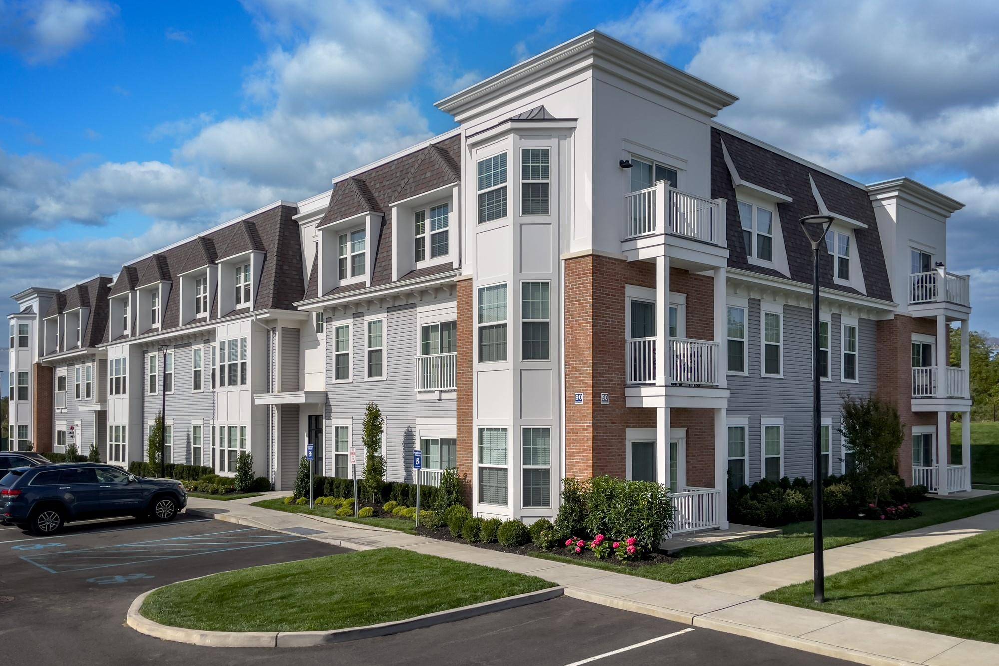 75 Circle DR #82-104, Central Islip, NY 11722