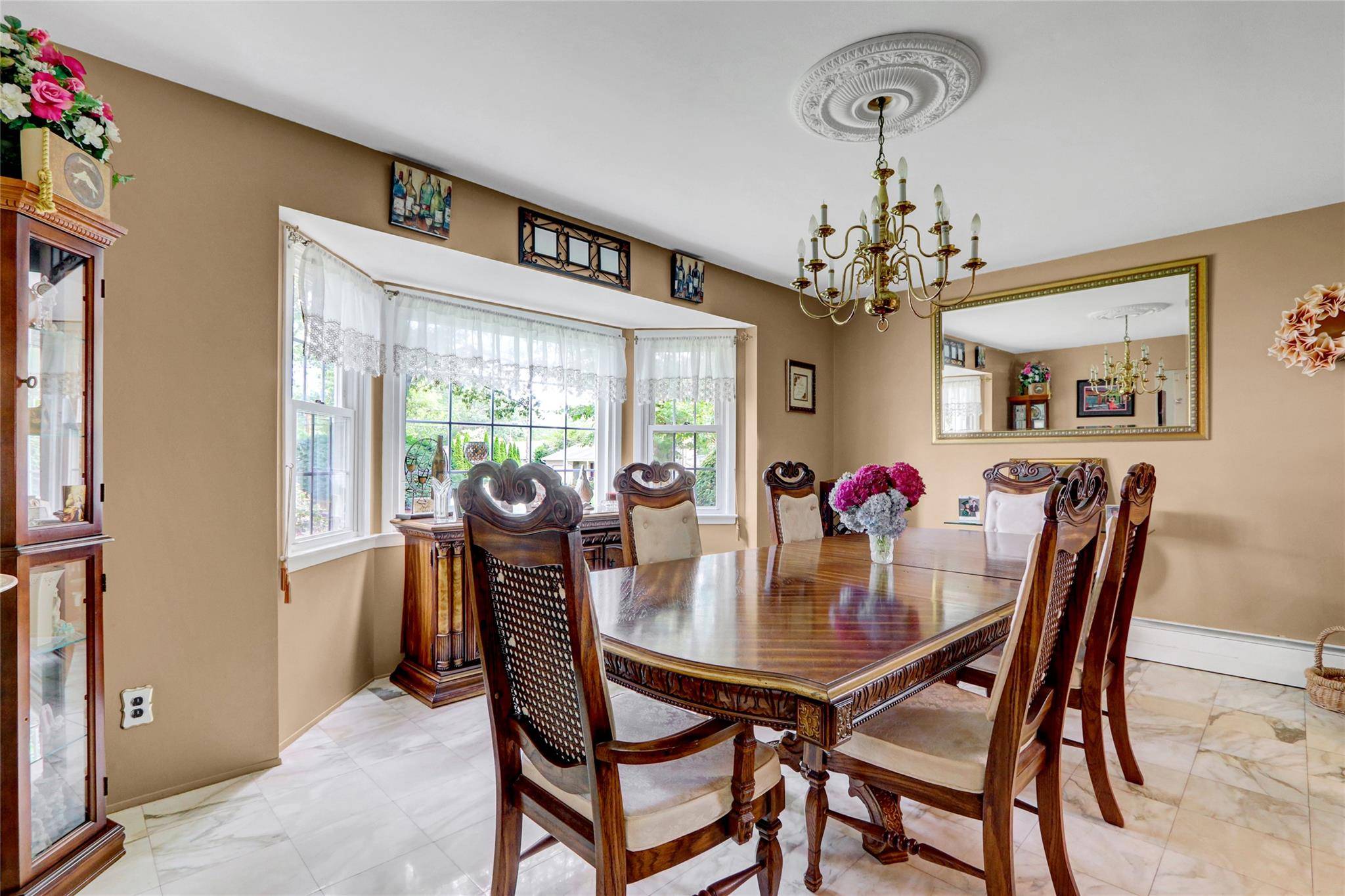 Smithtown, NY 11787,16 Crawford ST
