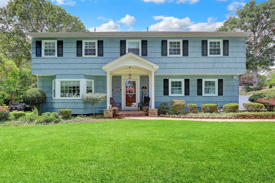 16 Crawford ST, Smithtown, NY 11787