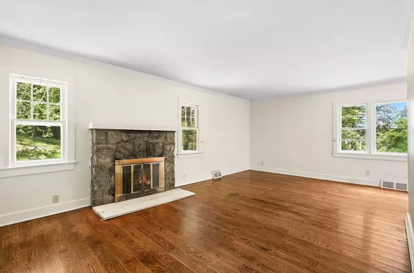 Purdys, NY 10578,16 Overlook WAY