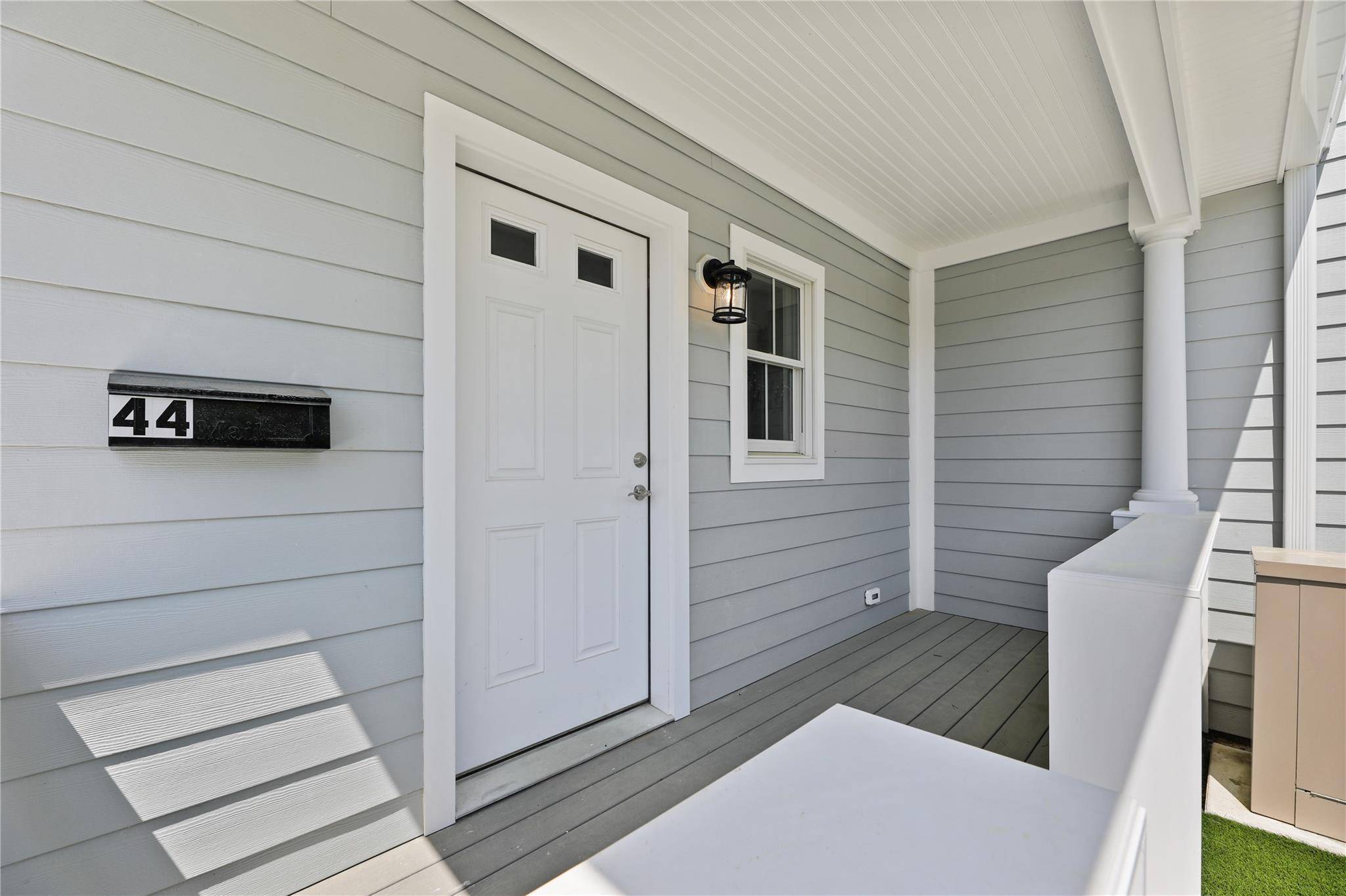 Riverhead, NY 11901,0 Undisclosed Address