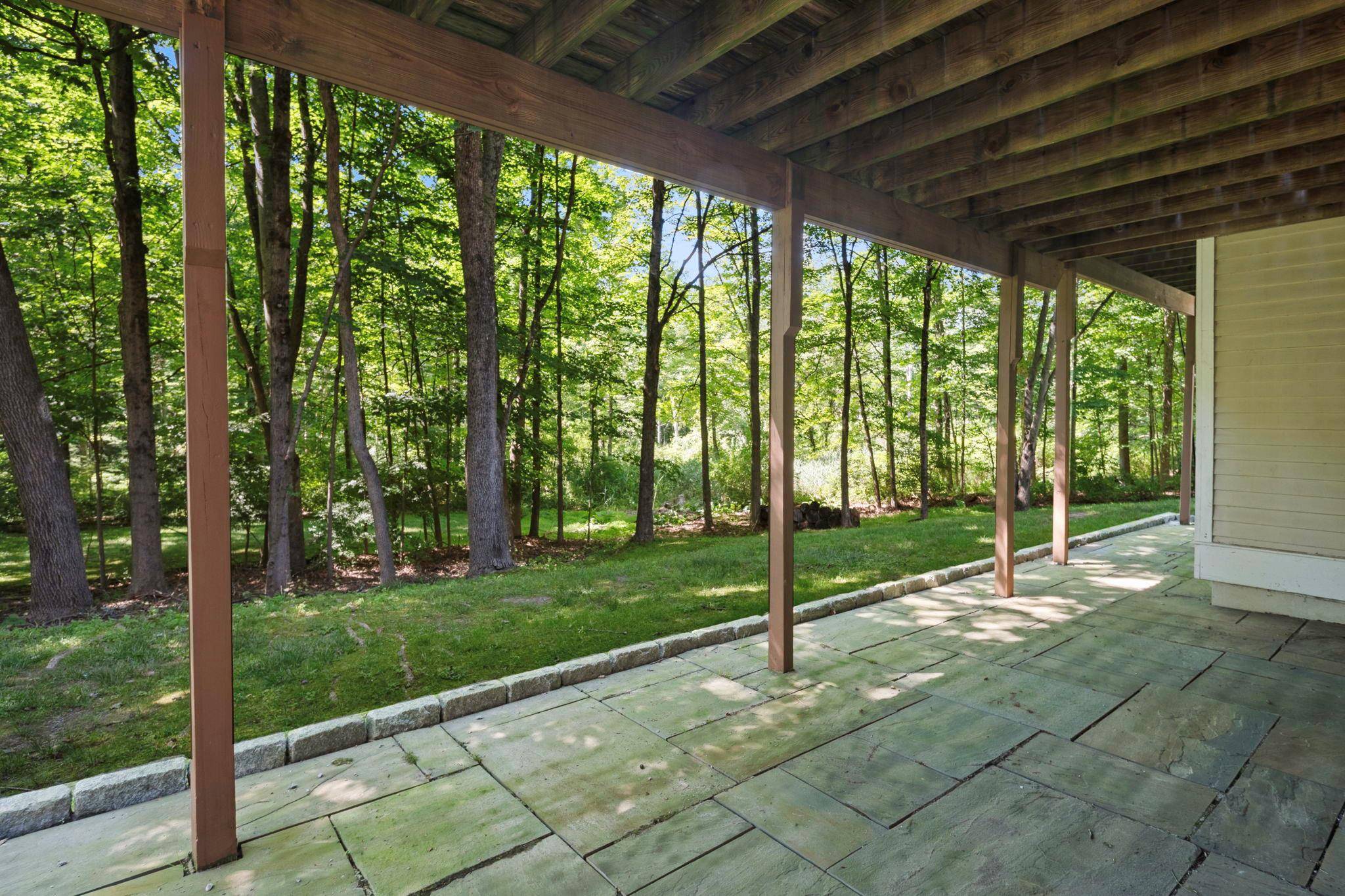 Mount Kisco, NY 10549,25 Wells LN