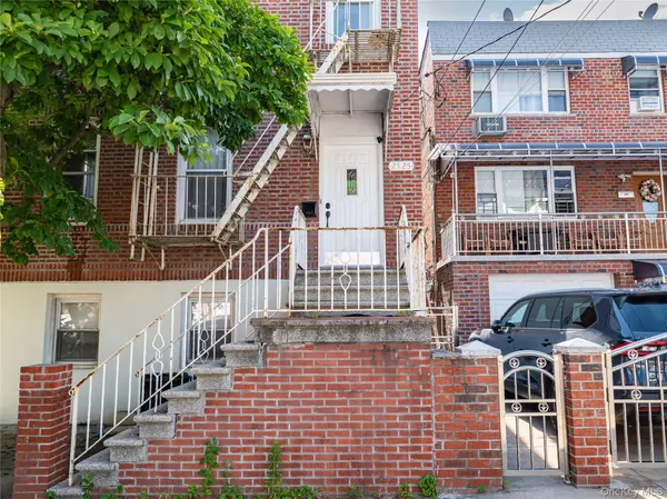 Bronx, NY 10469,2525 Radcliff AVE