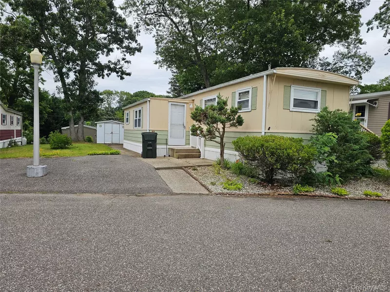 1964 River Rd #37, Calverton, NY 11933