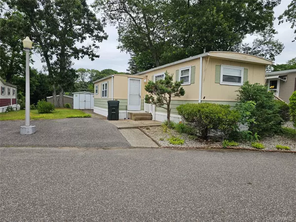 1964 River Rd #37, Calverton, NY 11933