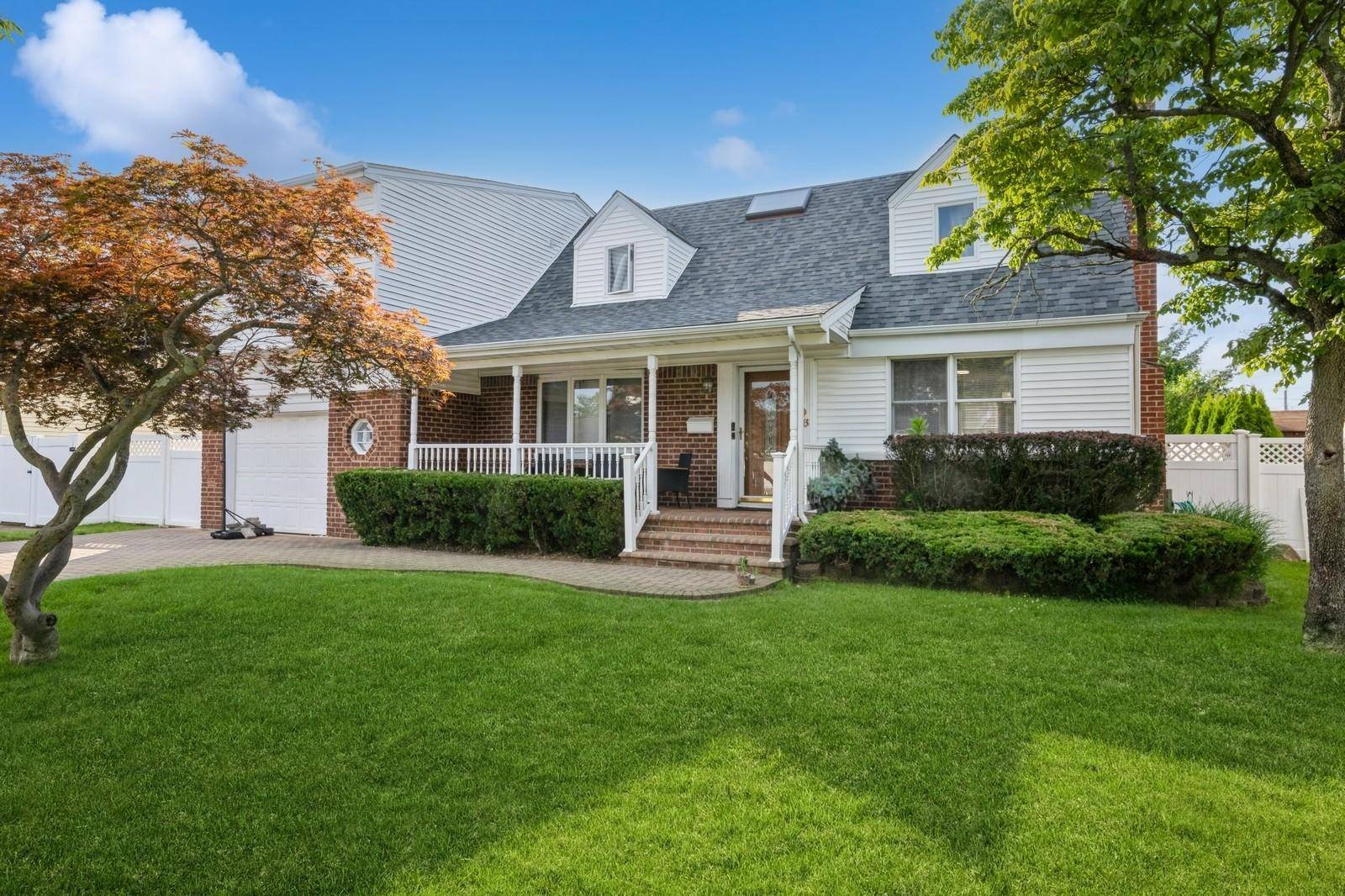 West Hempstead, NY 11552,198 Guildford CT