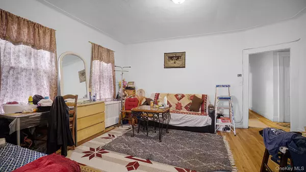 Briarwood, NY 11435,85-35 Parsons Blvd.