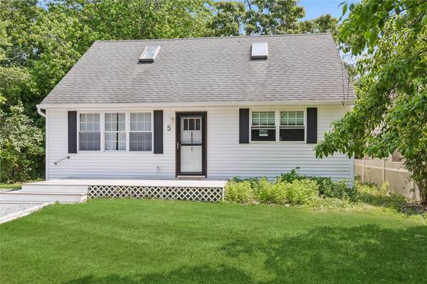 Hampton Bays, NY 11946,5 Coolidge RD