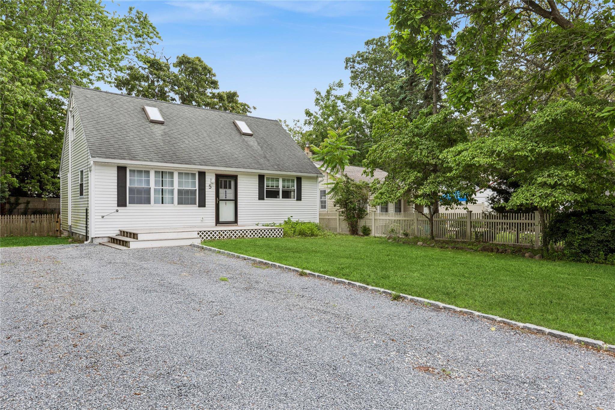 Hampton Bays, NY 11946,5 Coolidge RD