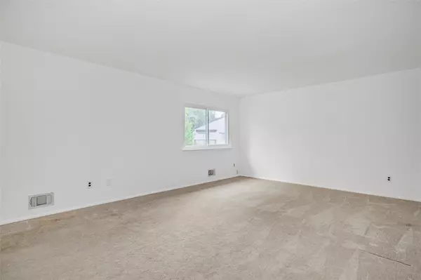Yorktown Heights, NY 10598,118 Village RD #A