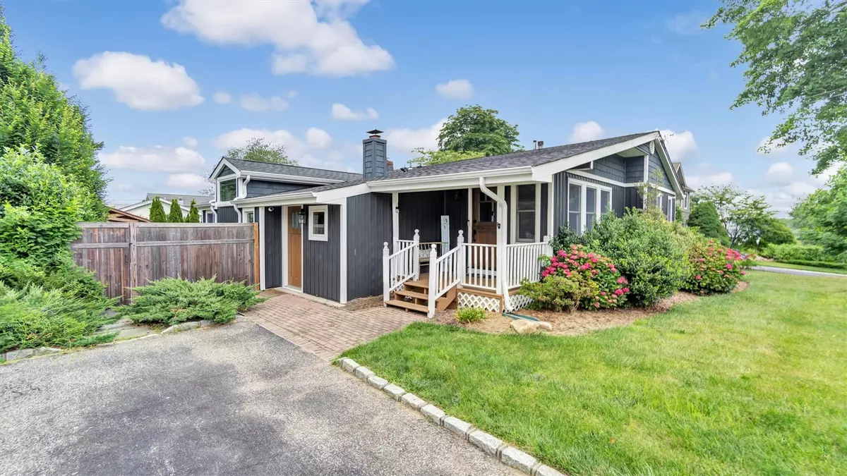Northport, NY 11768,22 Coles PL