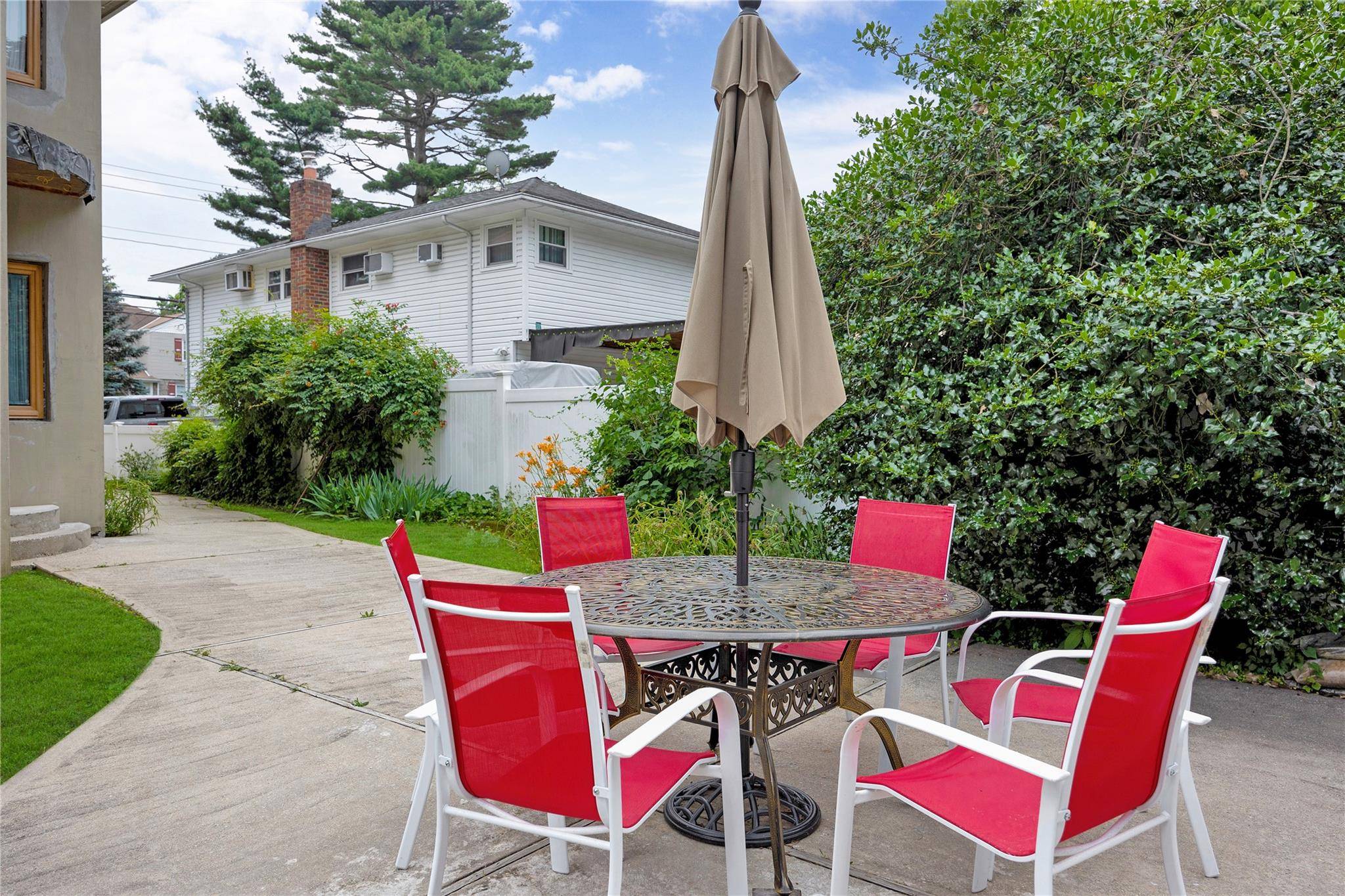 Lynbrook, NY 11563,181 Walnut ST