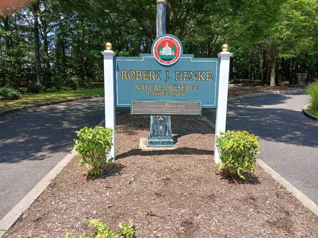 Lake Grove, NY 11755,38 Tulip Grove DR
