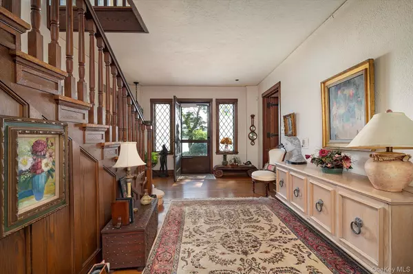 Great Neck, NY 11021,6 Shore DR