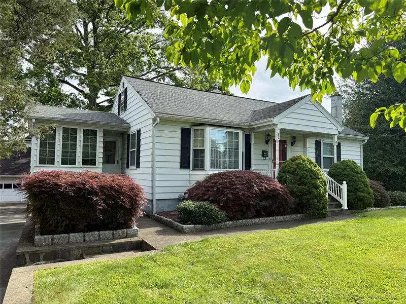 63 Washburns LN, Stony Point, NY 10980