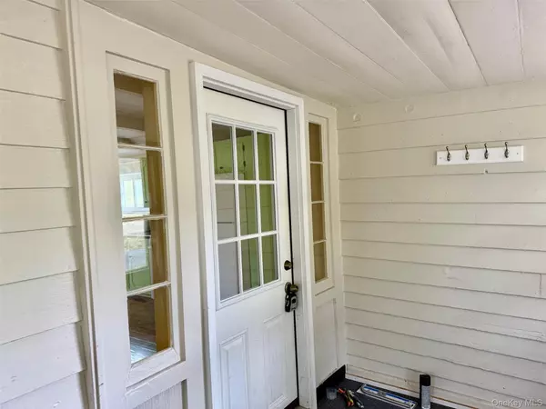 Pine Bush, NY 12566,458 Howell ST