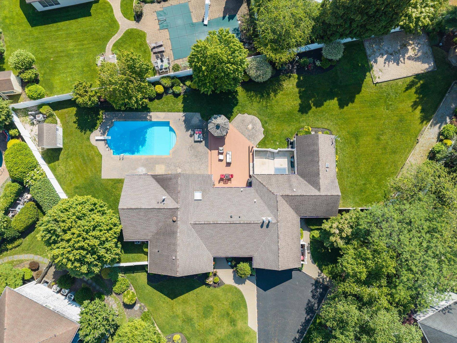Commack, NY 11725,31-33 Dunlop CT
