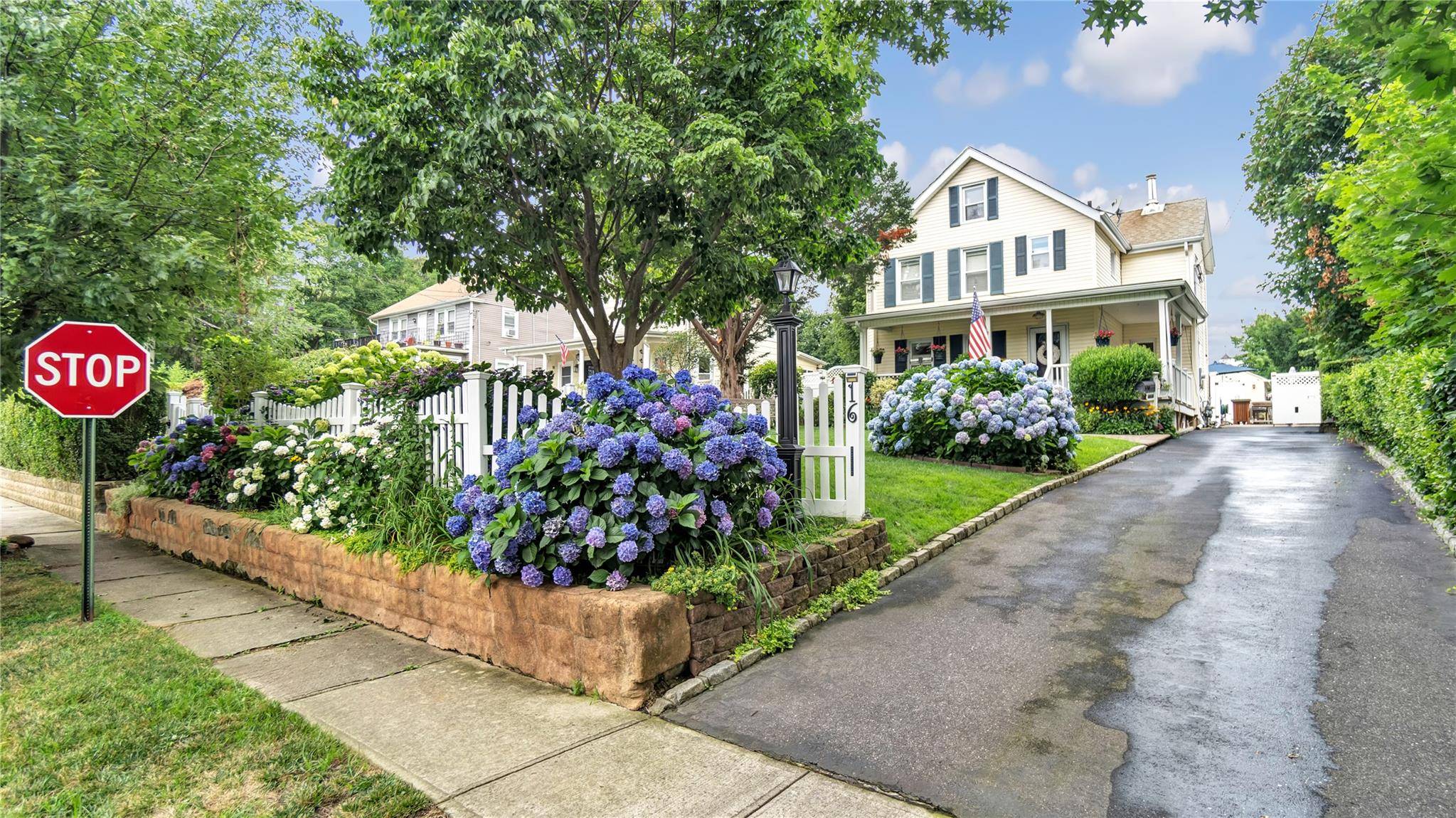 Glen Cove, NY 11542,16 Clement ST