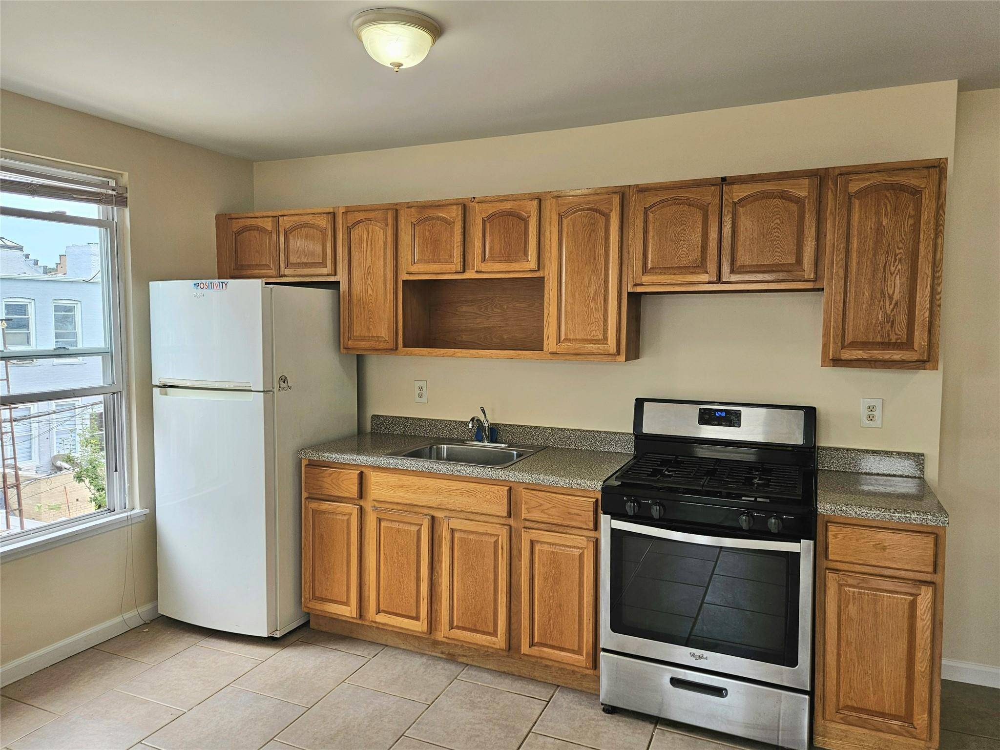 78-05 81st ST #2R, Glendale, NY 11385