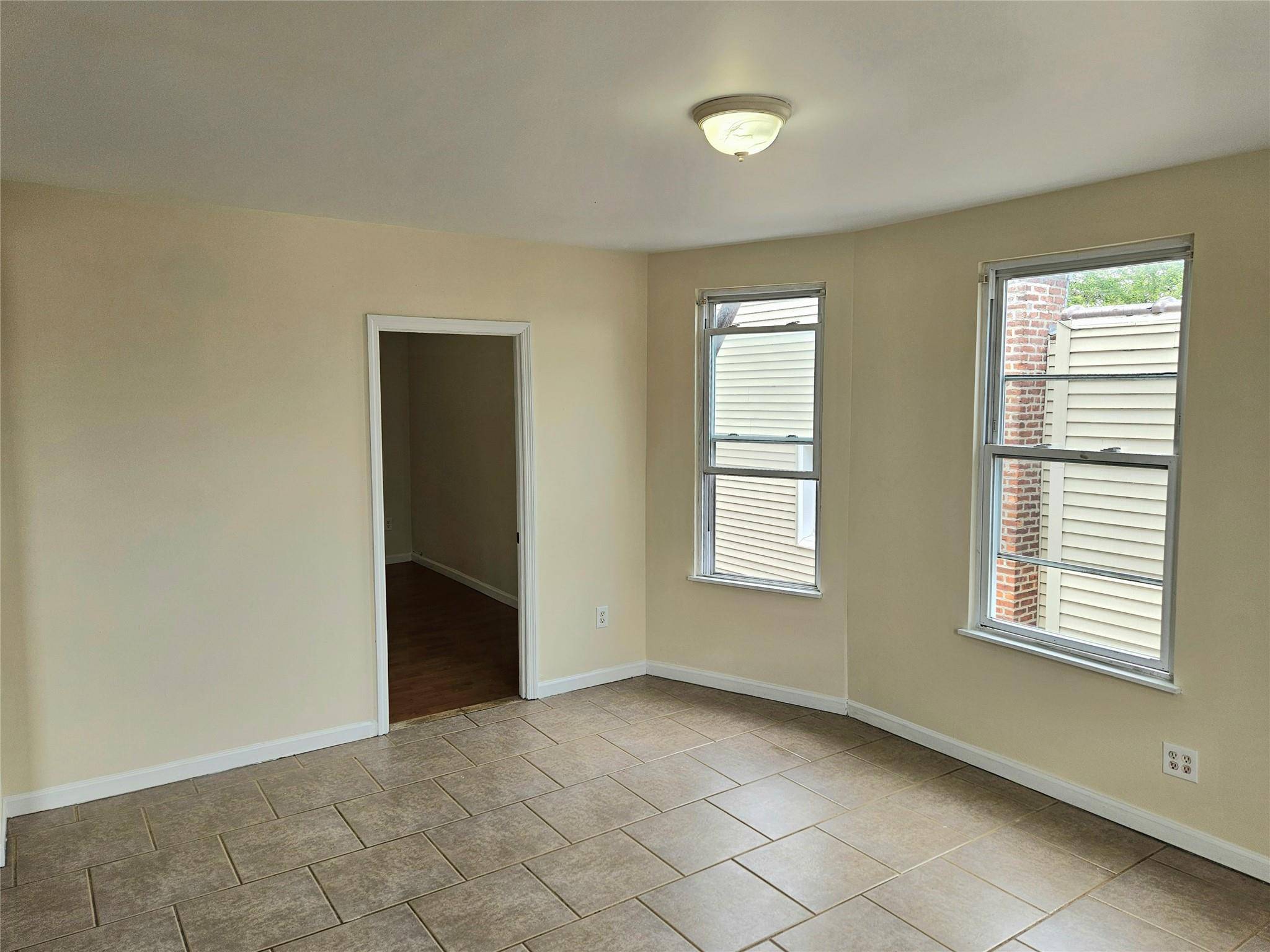 Glendale, NY 11385,78-05 81st ST #2R
