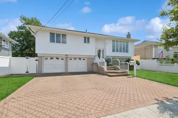 159 Harris DR, Oceanside, NY 11572