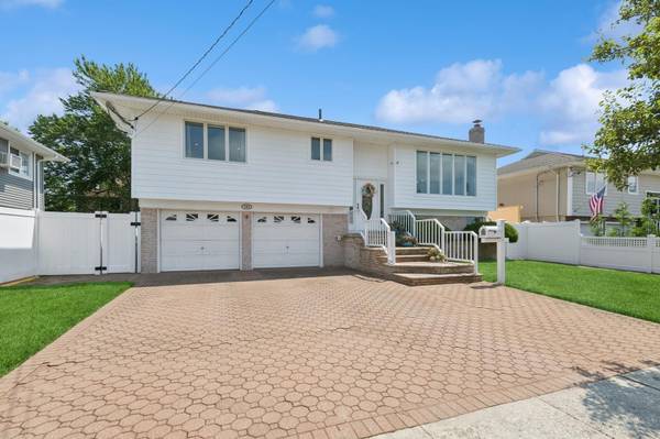 159 Harris DR, Oceanside, NY 11572