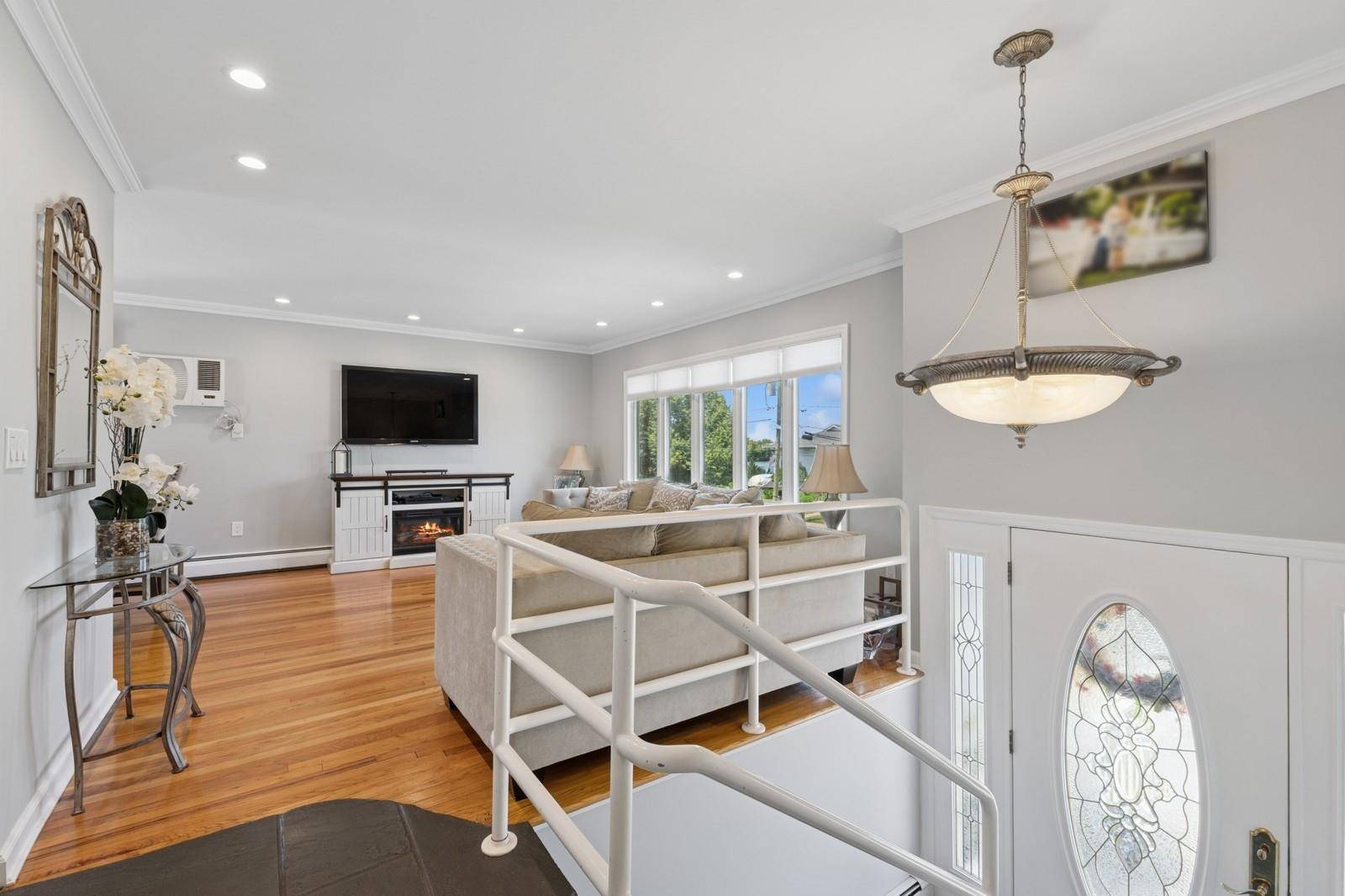Oceanside, NY 11572,159 Harris DR