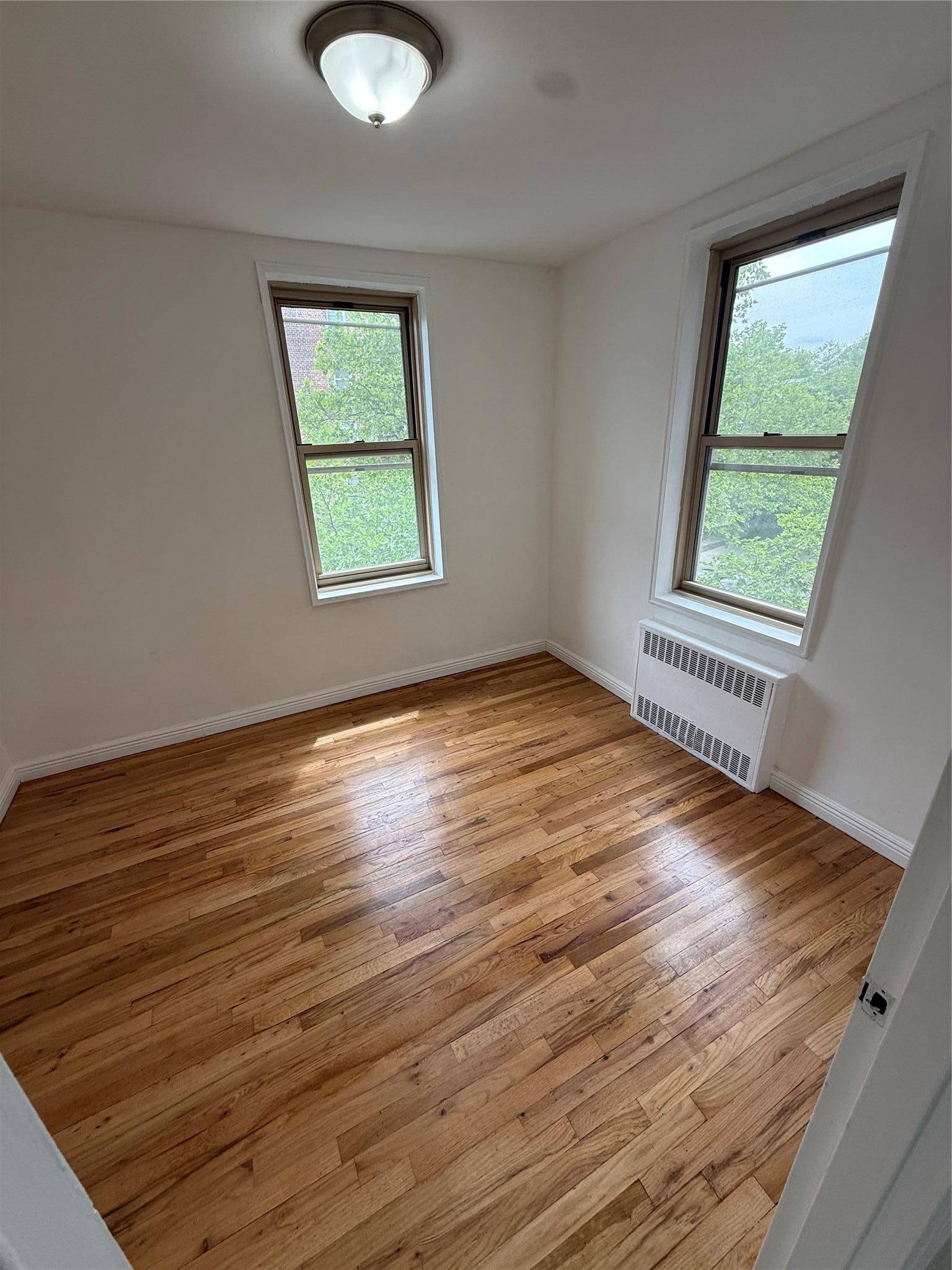 Forest Hills, NY 11375,67-25 Clyde ST #5D