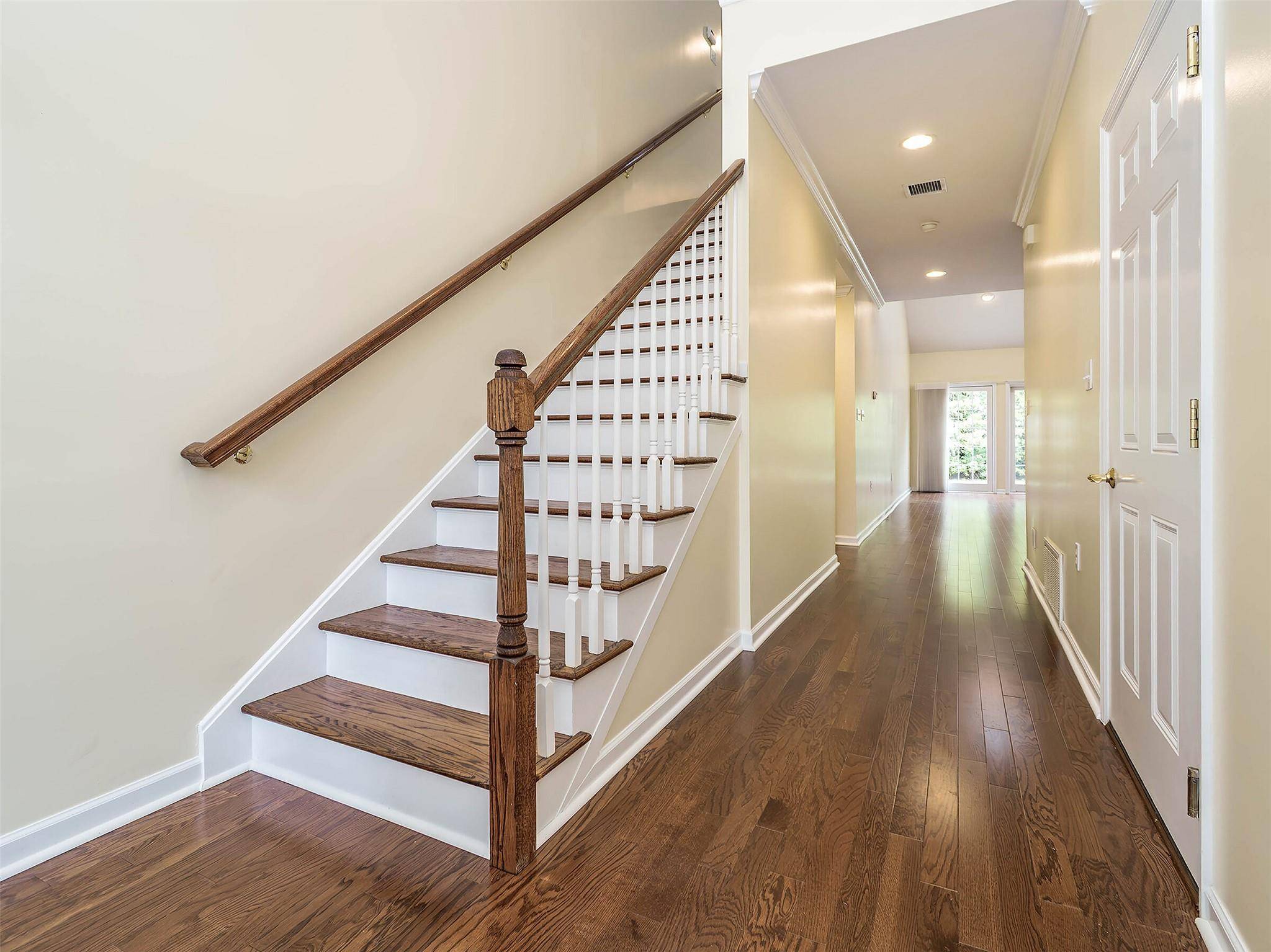 Port Washington, NY 11050,195 Pond View DR #CA0208