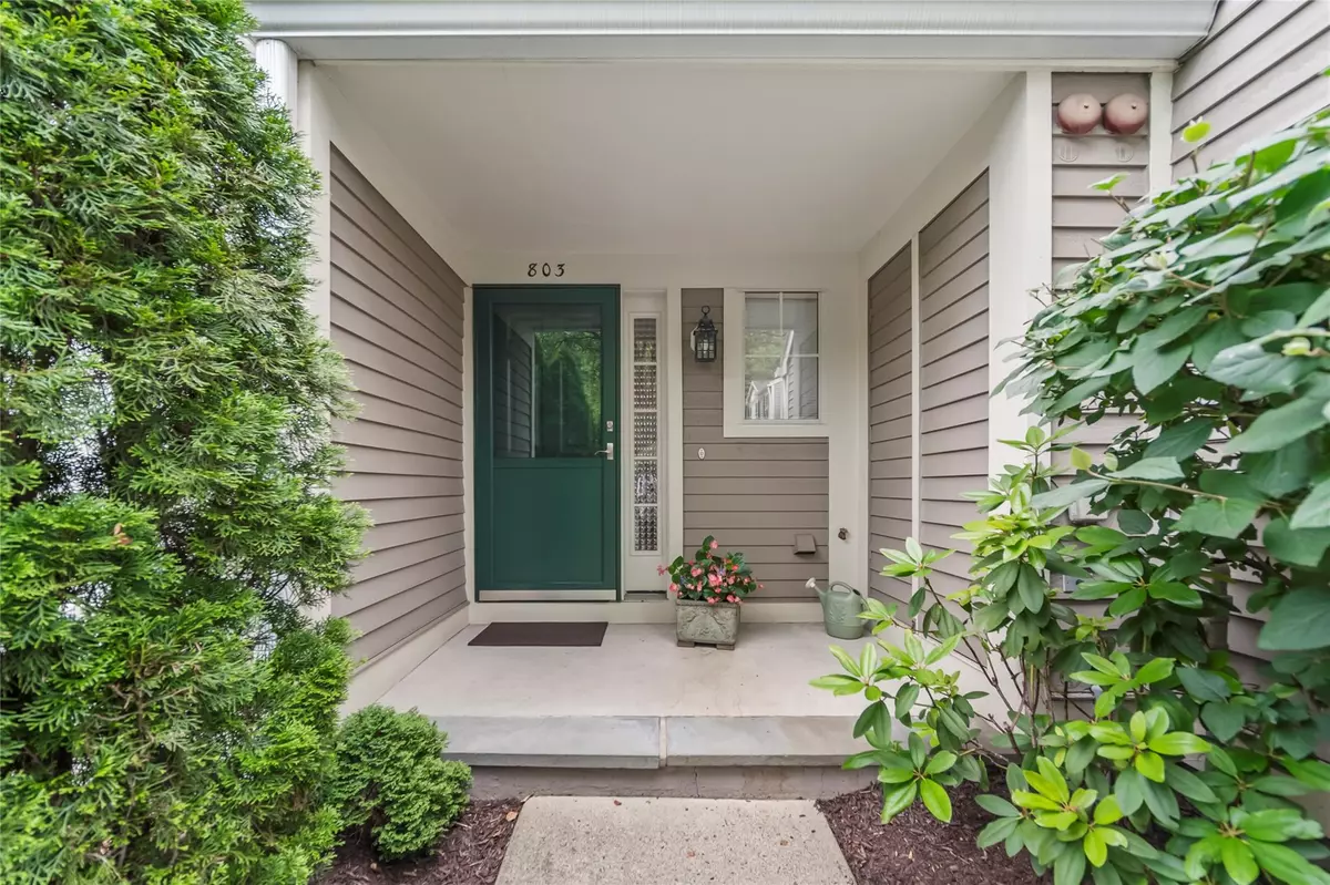 White Plains, NY 10607,803 Pondside DR