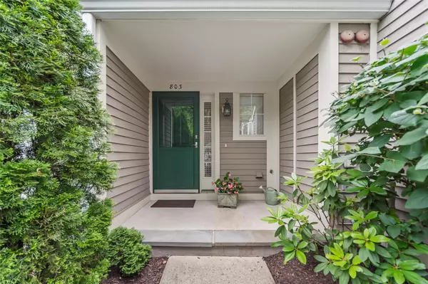 803 Pondside DR, White Plains, NY 10607