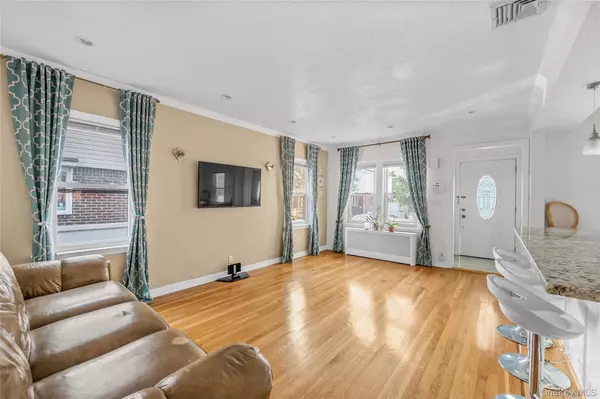 Fresh Meadows, NY 11365,17446 Gladwin AVE