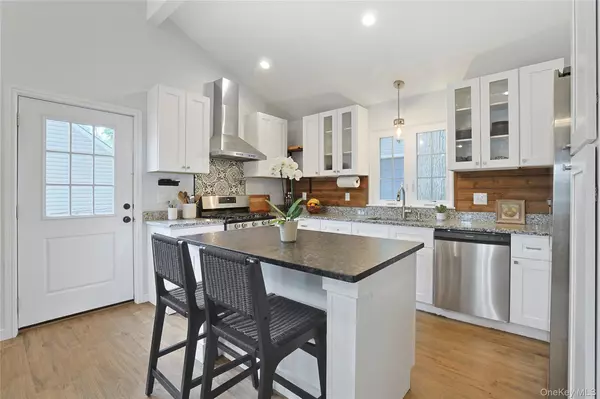 New Windsor, NY 12553,520 Shore DR