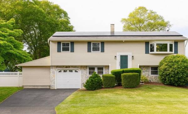 3 Willoughby ST, Port Jefferson Station, NY 11776