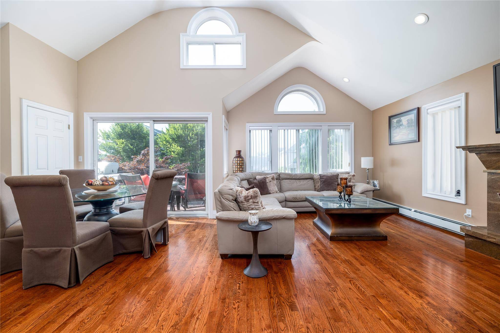 Long Beach, NY 11561,459 E Pine ST #upper