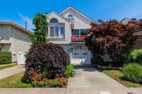 459 E Pine ST #upper, Long Beach, NY 11561